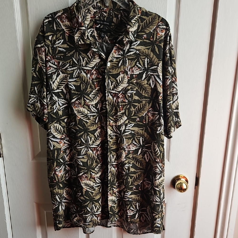 Banana Republic Olive Green Tropical Leaf Short Sleeve Button-Down Shirt